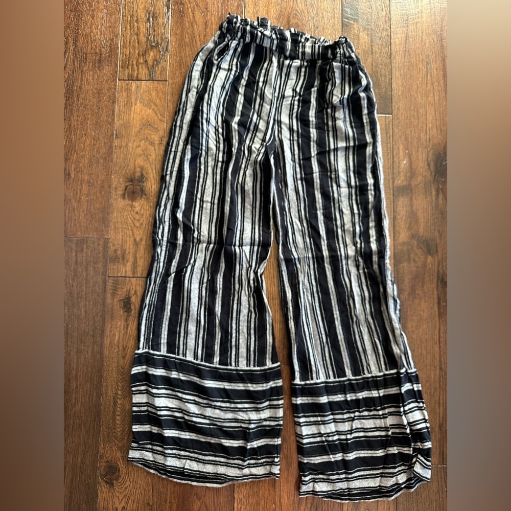 American Eagle Women’s Black/White Striped Wide-Leg Pants- size XS